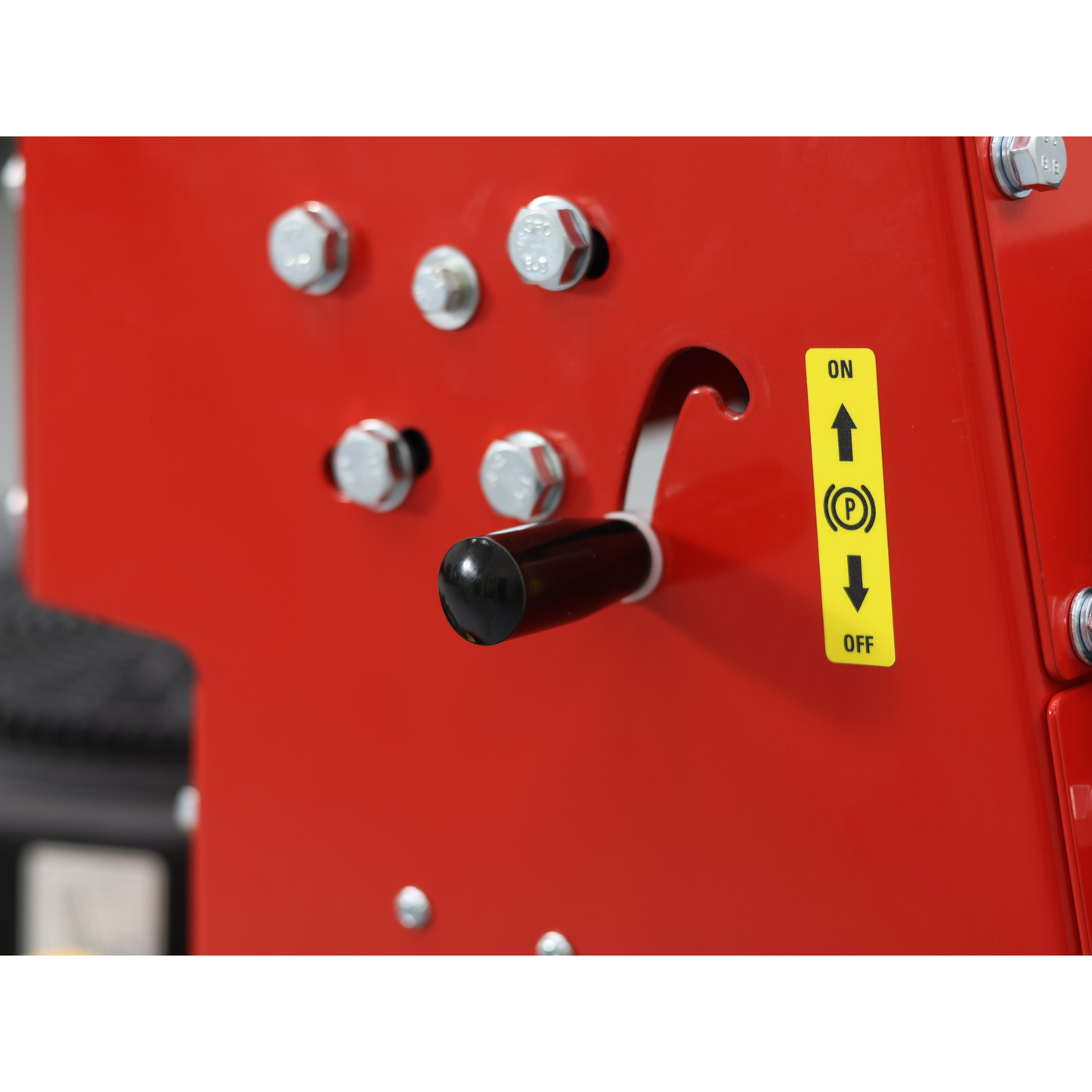 Tondeuse autoportée LEZARD S107 conducteur debout 24CV Loncin 107cm rayon de braquage zéro