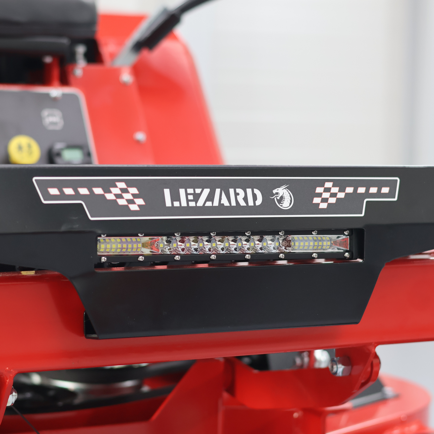 Tracteur tondeuse avec rayon de braquage zéro LEZARD Z127PRO 27CV Briggs&Stratton zero turn