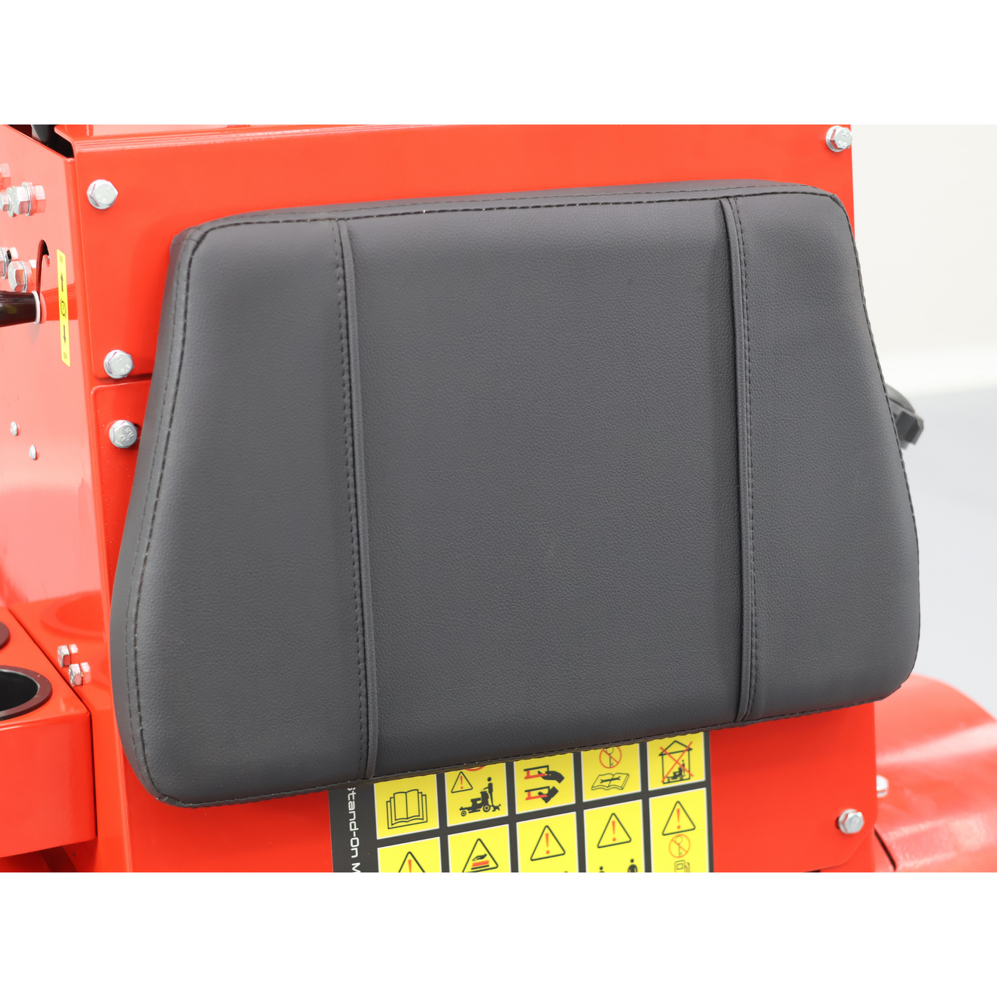 Tondeuse autoportée LEZARD S92 conducteur debout 27 cv Briggs&Stratton 92 cm rayon de braquage nul