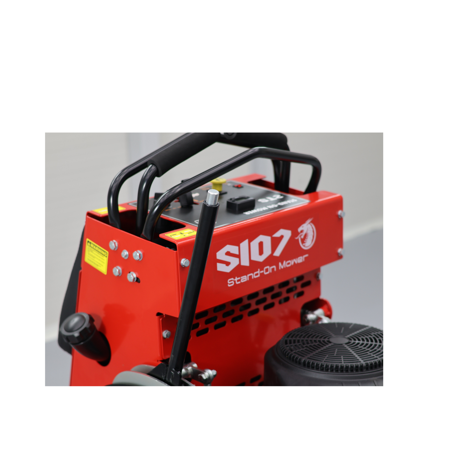 Tondeuse autoportée LEZARD S107 conducteur debout 24CV Loncin 107cm rayon de braquage zéro