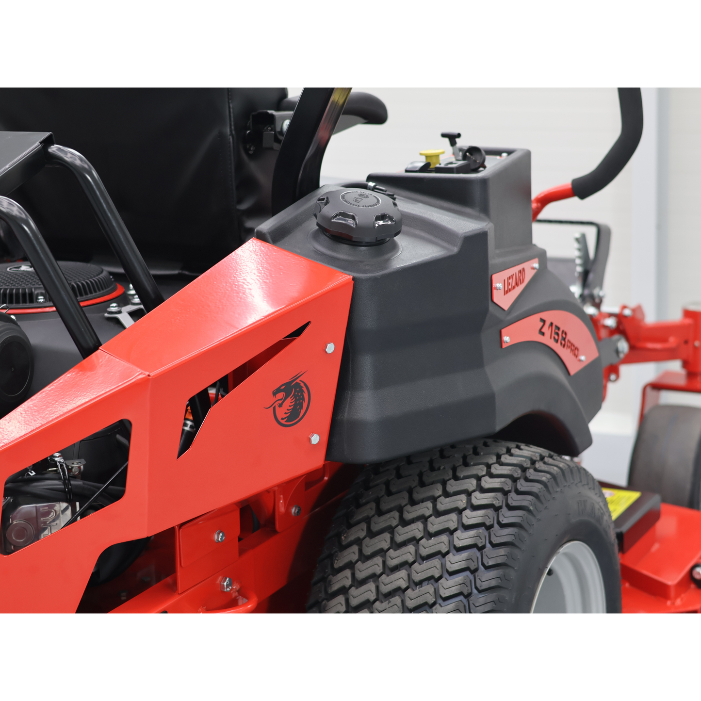 Tracteur tondeuse à rayon de braquage zéro LEZARD Z158PRO 35CV 158cm zero turn