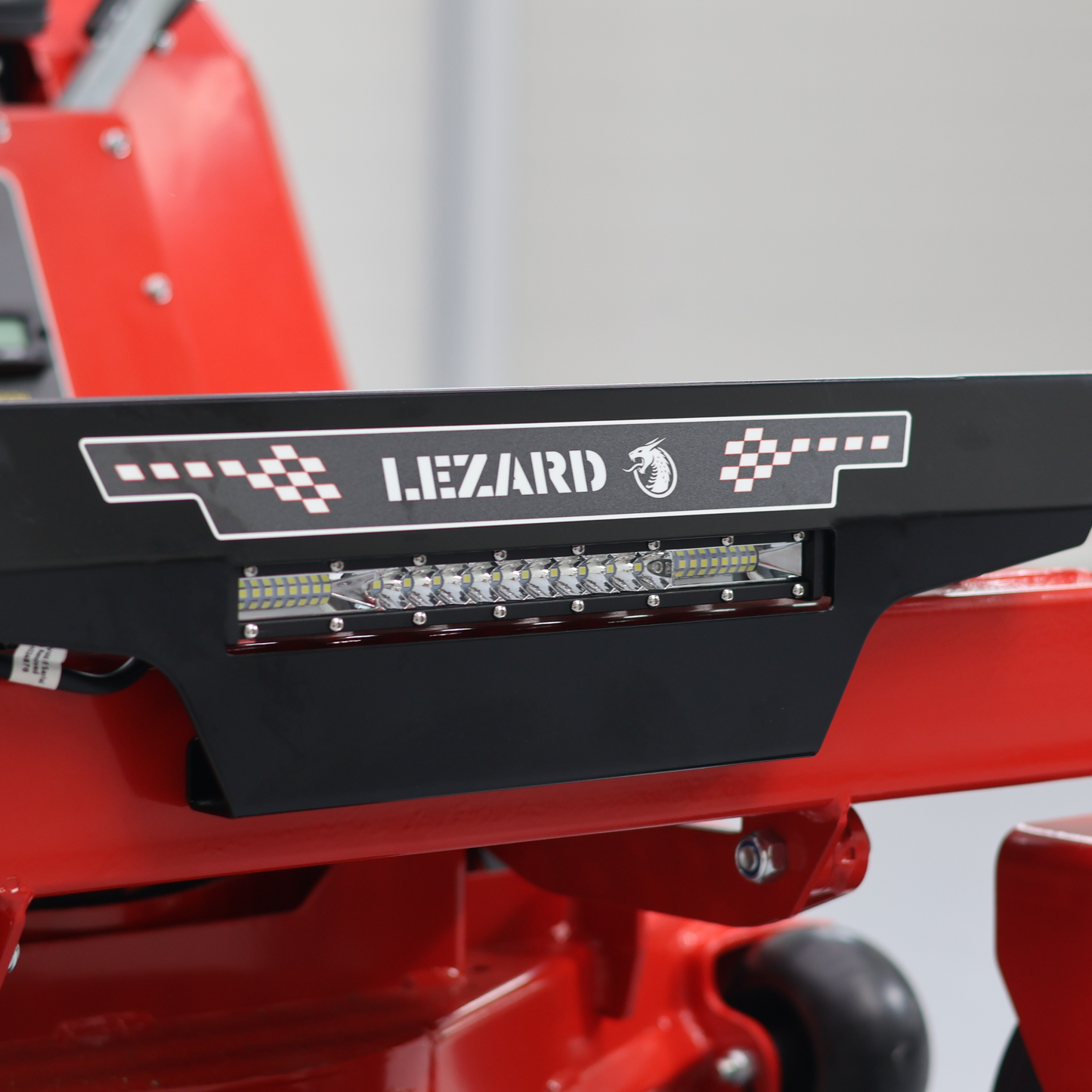 Tracteur tondeuse à rayon de braquage zéro LEZARD Z107PRO Briggs&Stratton 27CV 810cc 107cm zero turn