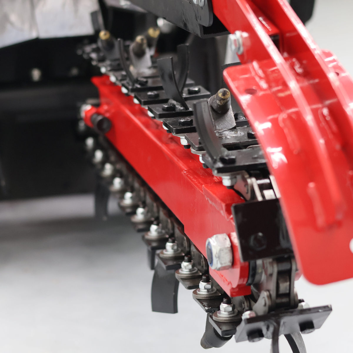 Koparka łańcuchowa do rowów LEZARD DM10 Briggs&Stratton 23KM samojezdna