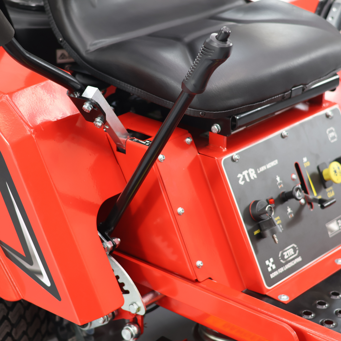 Tracteur tondeuse à rayon de braquage zéro LEZARD Z107PRO Briggs&Stratton 27CV 810cc 107cm zero turn