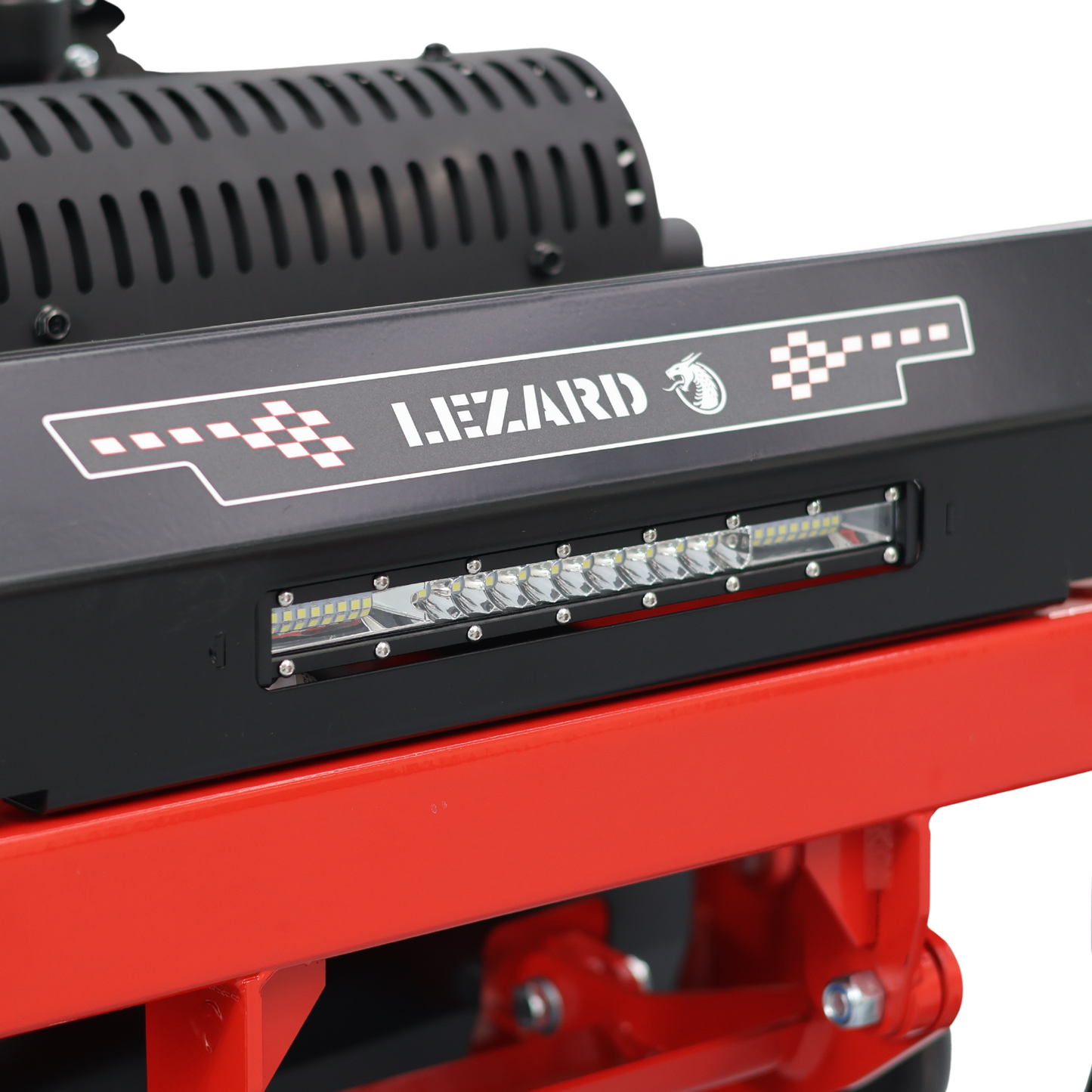 Tondeuse autoportée LEZARD S92 conducteur debout 24CV Loncin 92cm rayon de braquage zéro