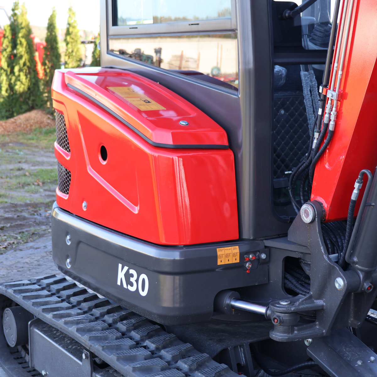 Koparka 3t LEZARD K30 KUBOTA kabina, dwie prędkości, ramie skrętne, start-stop