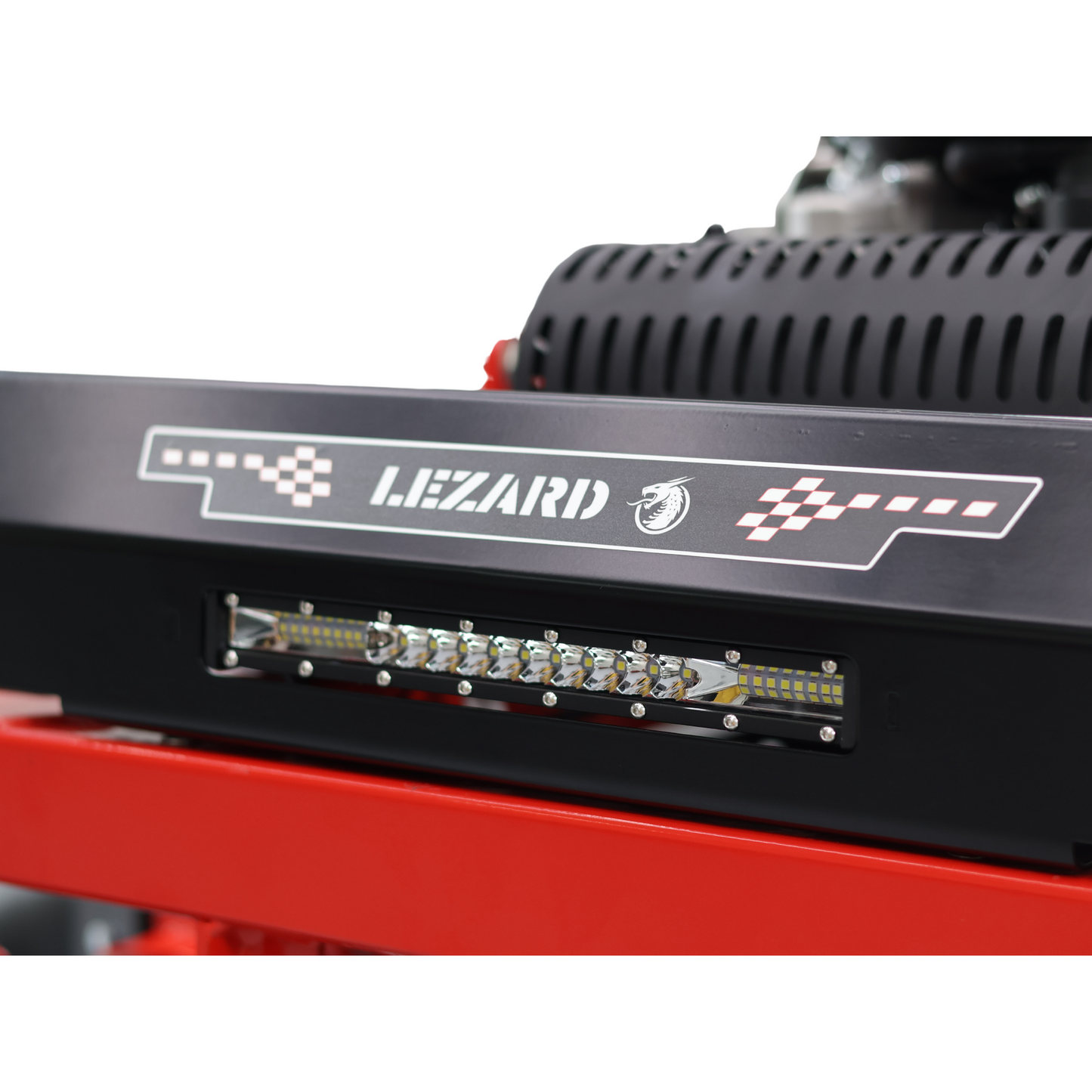 Tondeuse autoportée LEZARD S107 conducteur debout 24CV Loncin 107cm rayon de braquage zéro