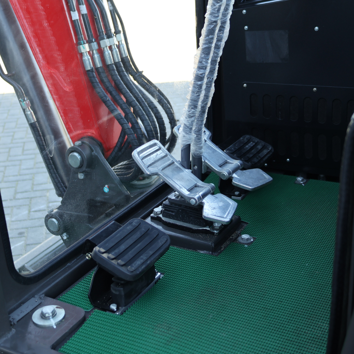 Koparka 3t LEZARD K30 KUBOTA kabina, dwie prędkości, ramie skrętne, start-stop