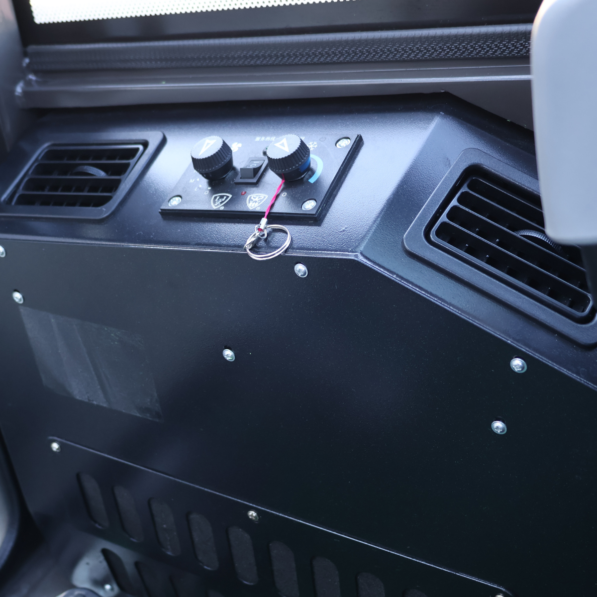 Koparka 3t LEZARD K30 KUBOTA kabina, dwie prędkości, ramie skrętne, start-stop