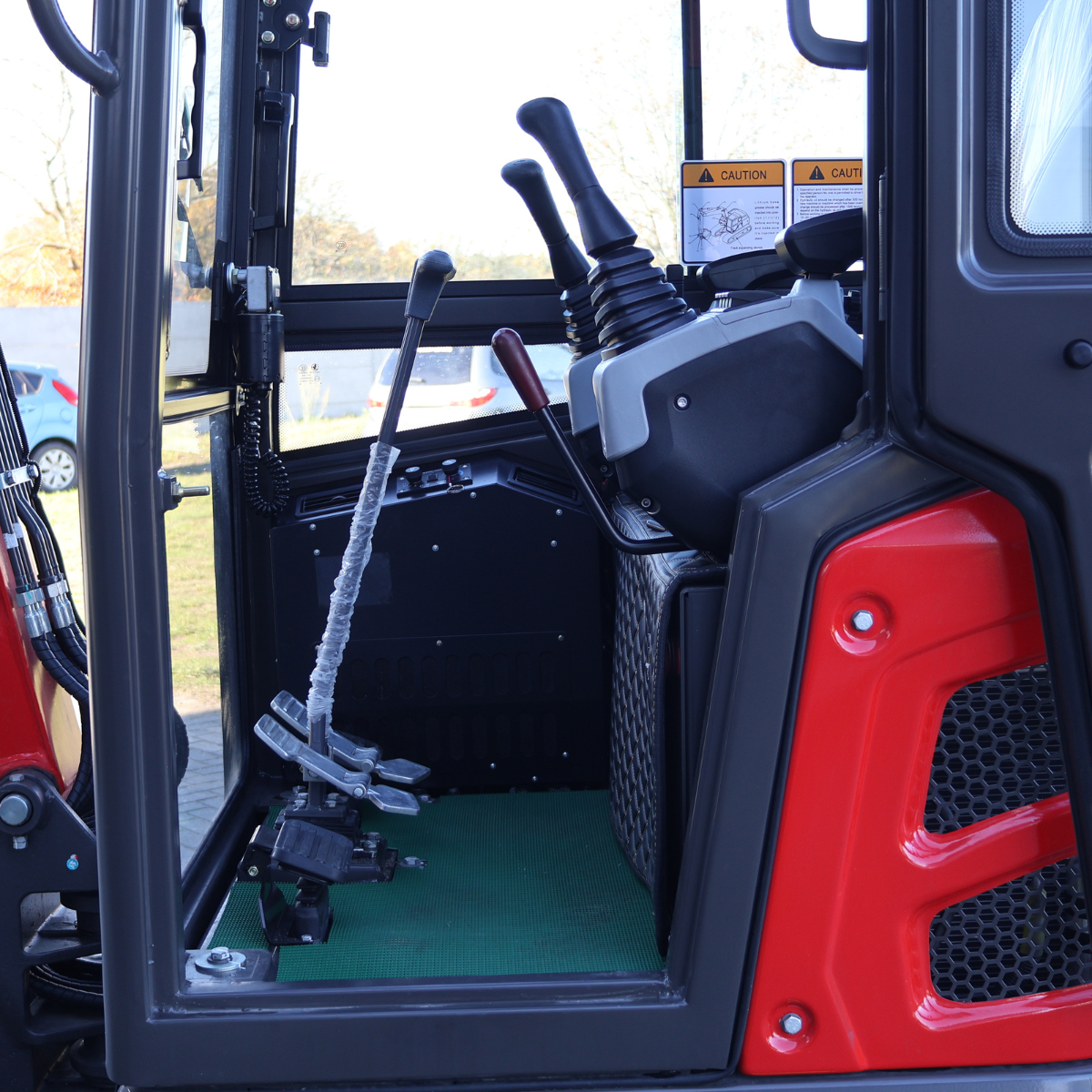 Koparka 3t LEZARD K30 KUBOTA kabina, dwie prędkości, ramie skrętne, start-stop