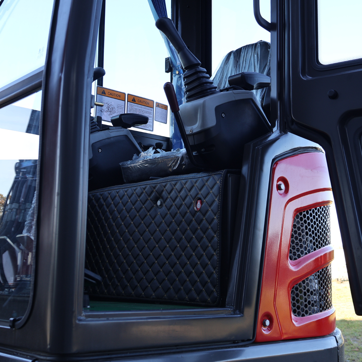 Koparka 3t LEZARD K30 KUBOTA kabina, dwie prędkości, ramie skrętne, start-stop