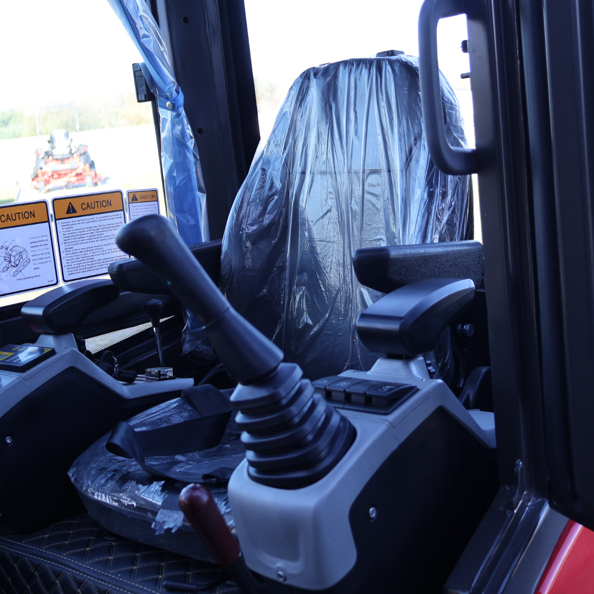 Koparka 3t LEZARD K30 KUBOTA kabina, dwie prędkości, ramie skrętne, start-stop