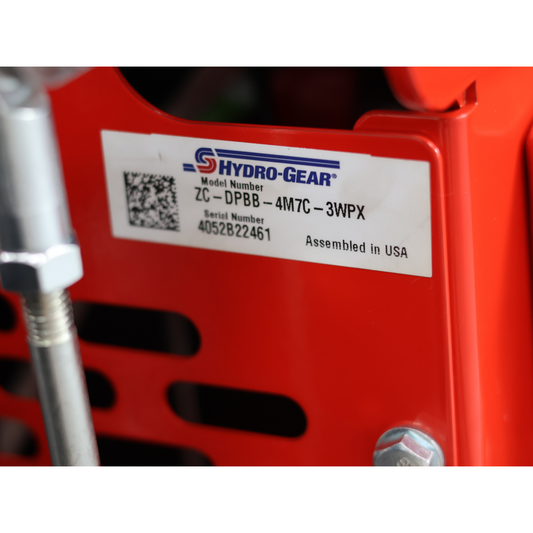 Tondeuse autoportée LEZARD S107 conducteur debout 27cv Briggs&Stratton 810cc 107cm rayon de braquage zéro