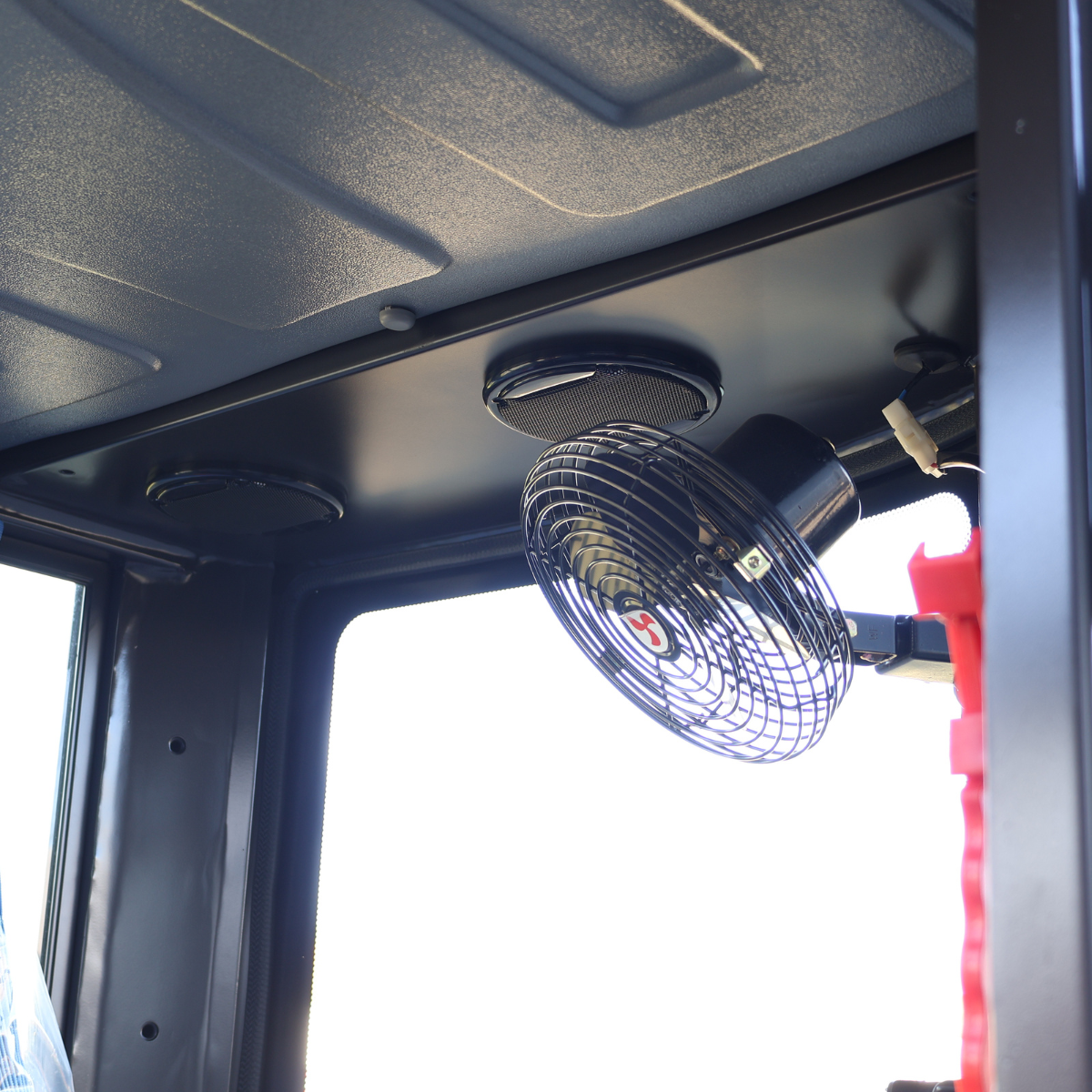 Koparka 3t LEZARD K30 KUBOTA kabina, dwie prędkości, ramie skrętne, start-stop