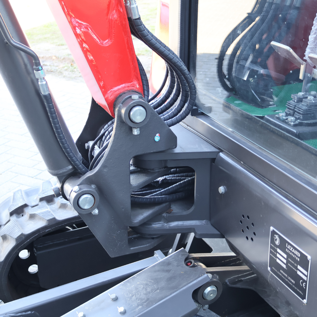 Koparka 3t LEZARD K30 KUBOTA kabina, dwie prędkości, ramie skrętne, start-stop