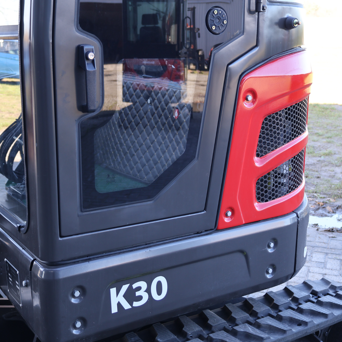 Koparka 3t LEZARD K30 KUBOTA kabina, dwie prędkości, ramie skrętne, start-stop