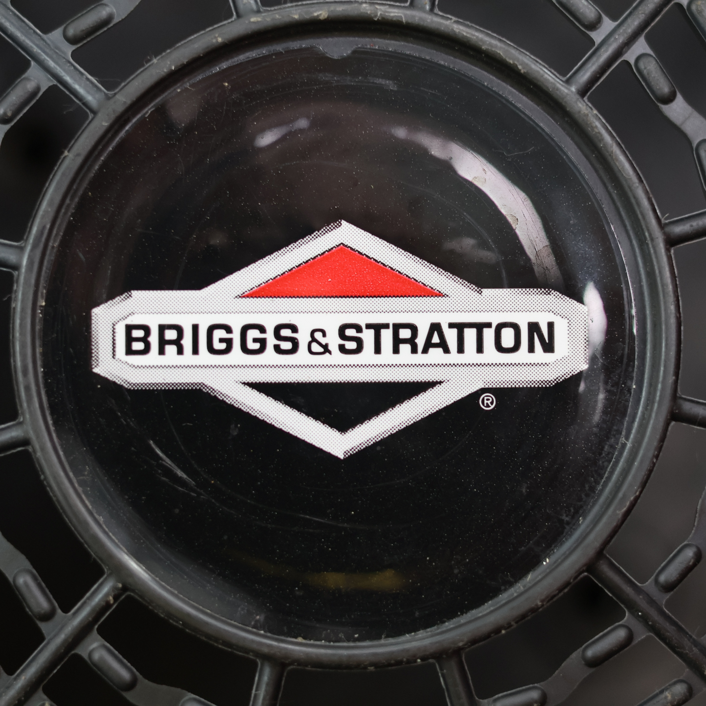 Tondeuse autoportée LEZARD S92 conducteur debout 27 cv Briggs&Stratton 92 cm rayon de braquage nul